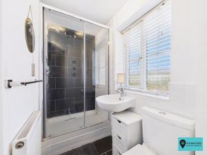En Suite - click for photo gallery